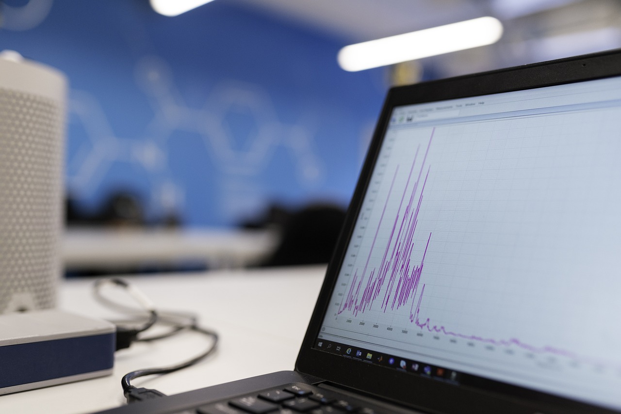 The Data Lakehouse: Where Raw Data Gets Smart and Organized